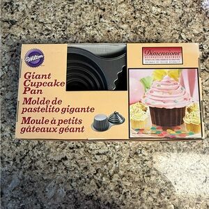 Wilton Giant Cupcake Pan - Black‎